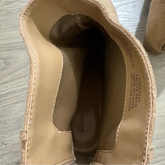 Banana Republic Faux Suede Bootie Womens 8 Taupe Beige Zip Ankle Classic Pointed - Picture 6 of 7